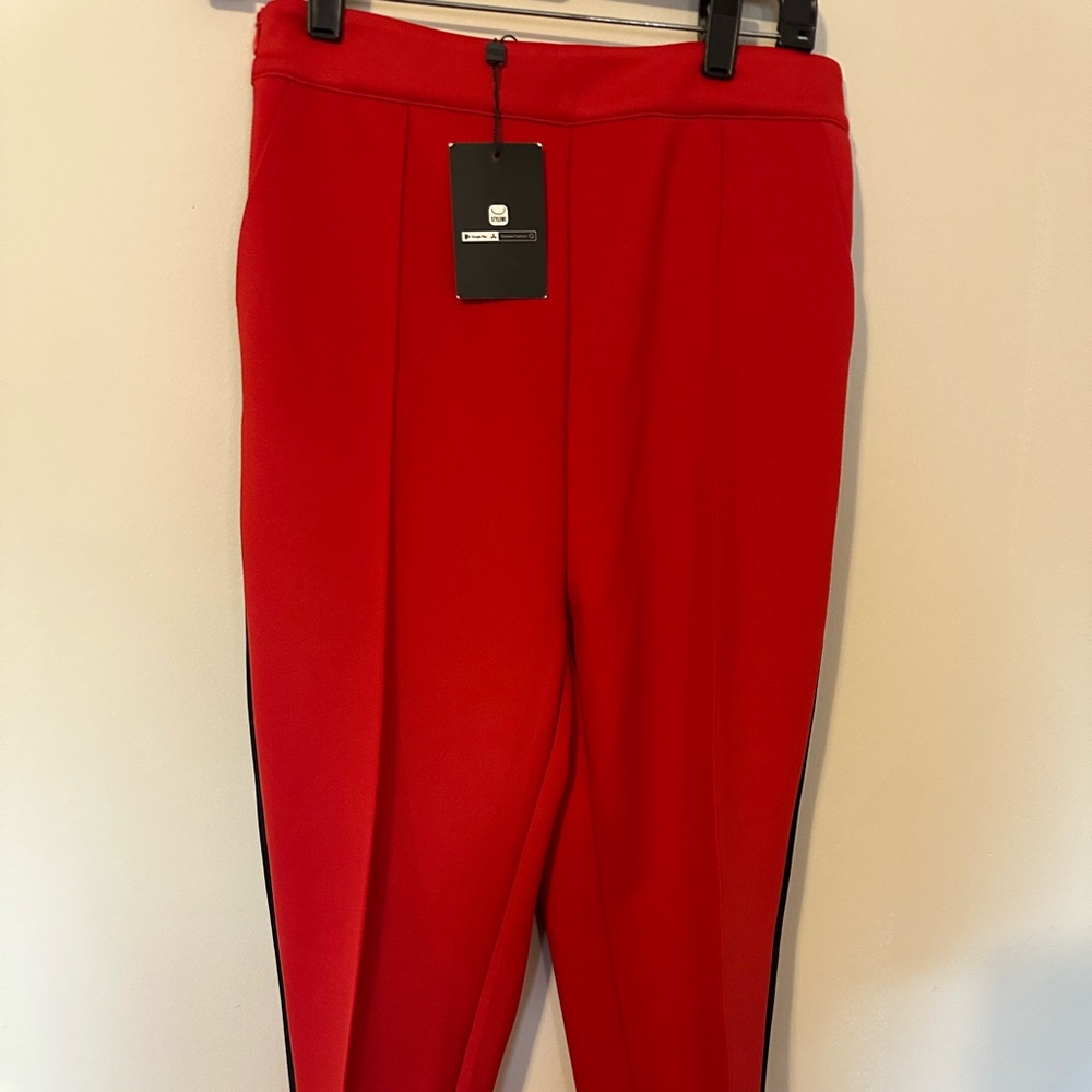 STYLEWE Striking Scarlet Apparel - Picture 1 of 6